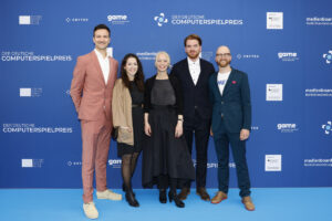 Foto - Der Deutsche Computerspielpreis. Von links nach rechts: Martin Thiele-Schwez, Anne Sauer, Elisabeth Breitkopf-Bruckschen, Niels Hölmer, Michael Geithner